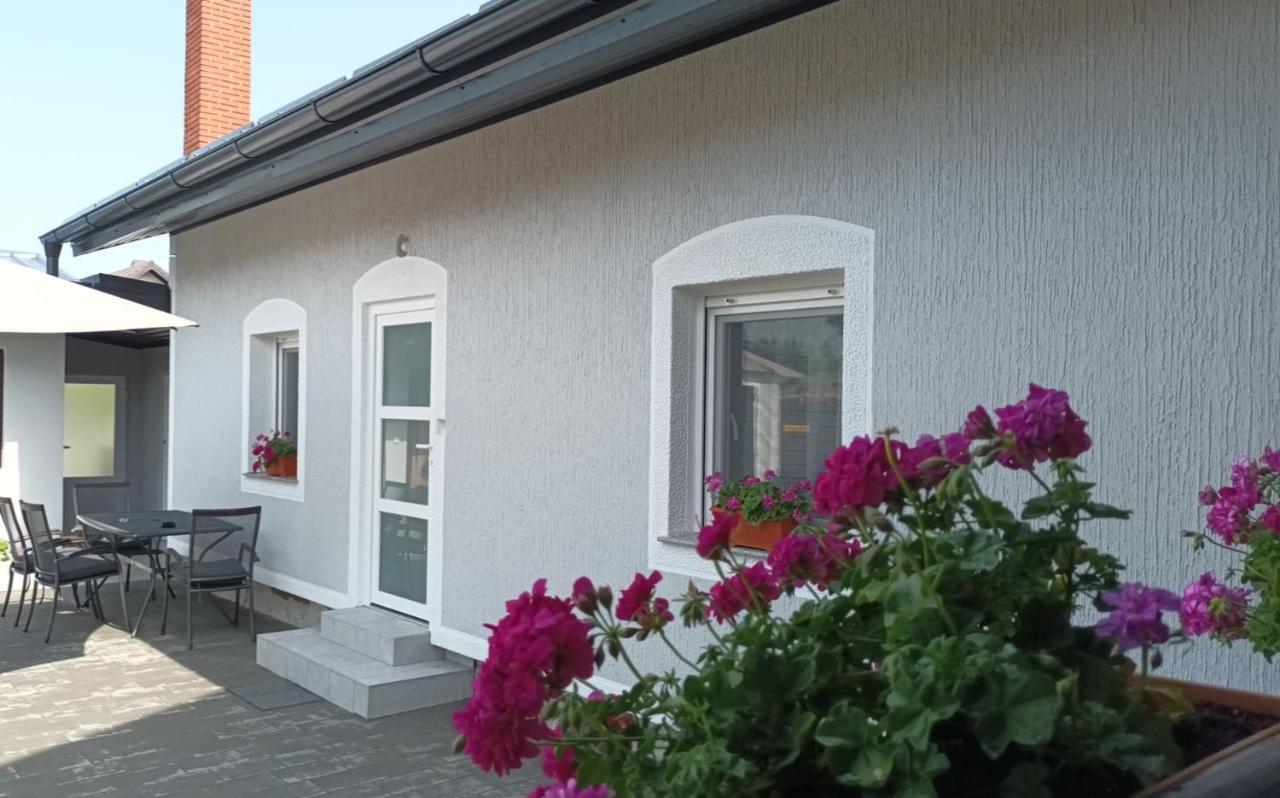 Sobe Majetic Hotel Bizovac Buitenkant foto